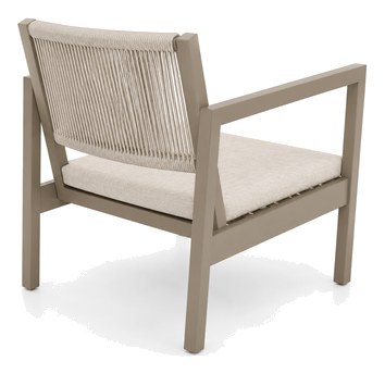Vista lateral de la silla con brazos Colección Zipa — Curvar